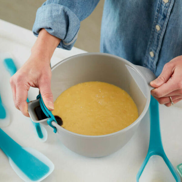 Wilton Versa Tools Measure & Pour Mixing Bowl - Image 4