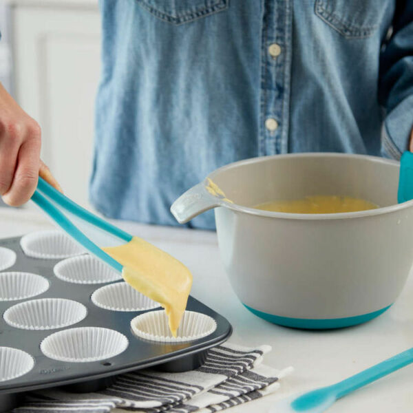 Wilton Versa Tools Measure & Pour Mixing Bowl - Image 5